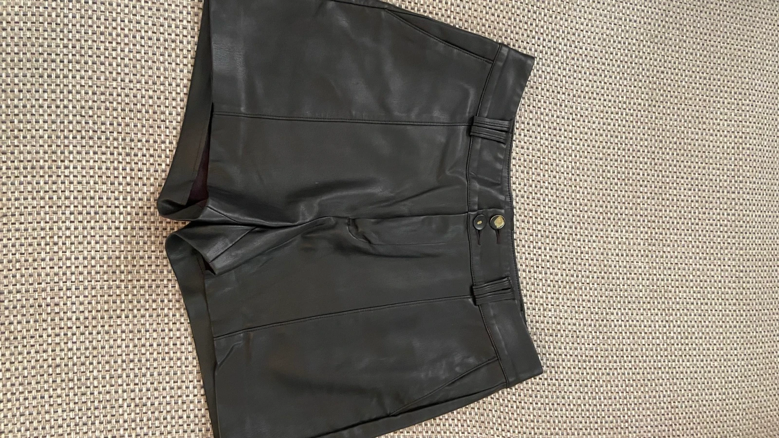 Shorts em similcouro preto tamanho 36 – photo 4